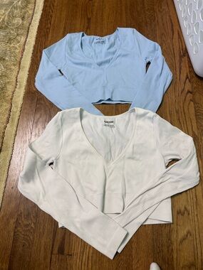 Garage Ribbed V-Neck Cropped Sweaters - Light Blue & Off-White